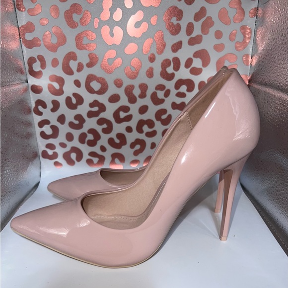 House of Hayla heels. Light salmon colour. - Picture 2 of 4